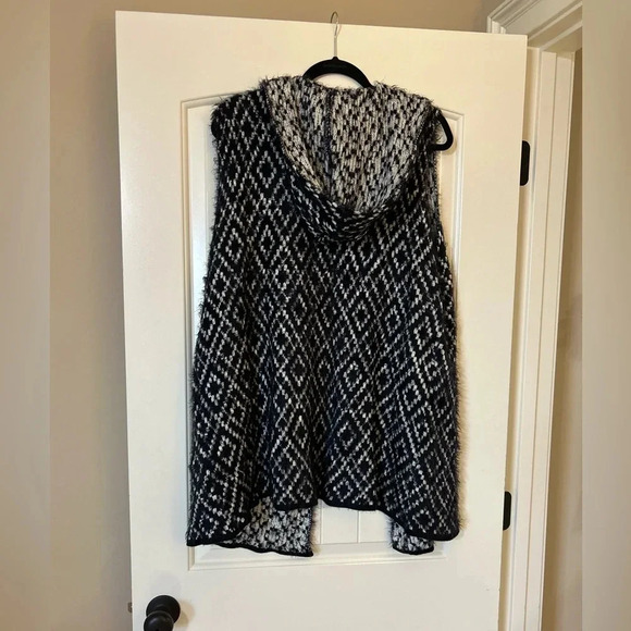 Cato Black/Beige Sleeveless Cardigan - Picture 2 of 7